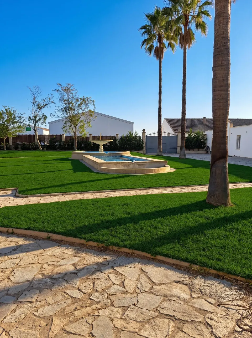 Villa de lujo con finca de 3.500 m2, piscina, casa de invitados y caballeriza