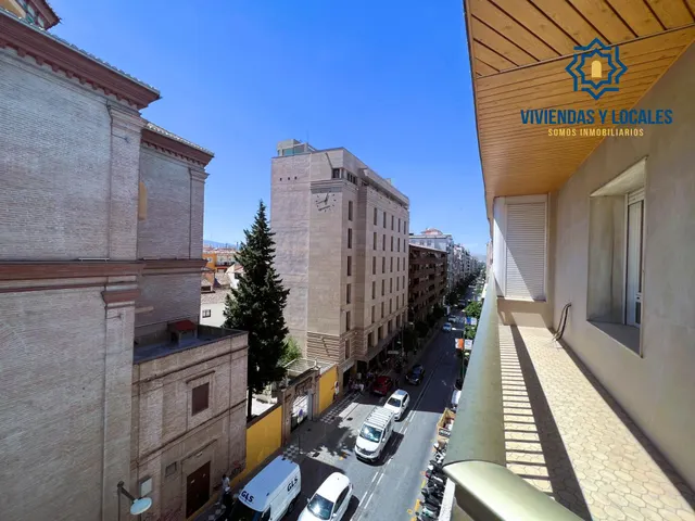 Alquiler. Oficina de lujo en pleno centro de Granada. Calle Recogidas junto Puerta Real — 3