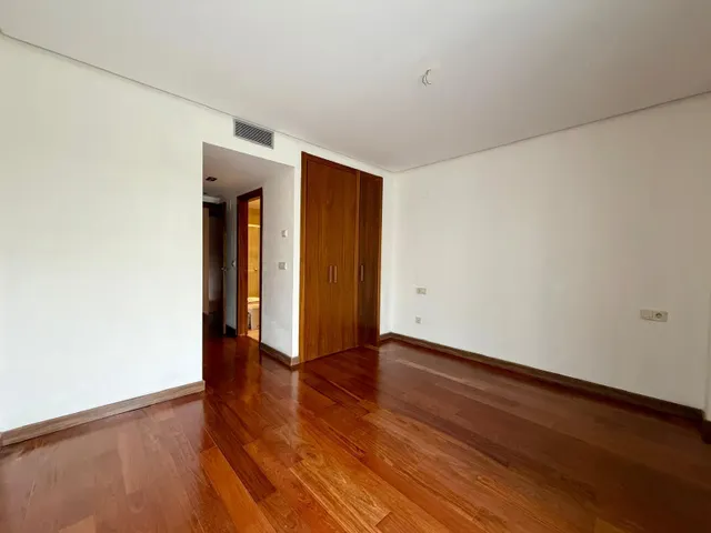 Piso  con gran jardín privado en la zona de Turruñuelos — 11