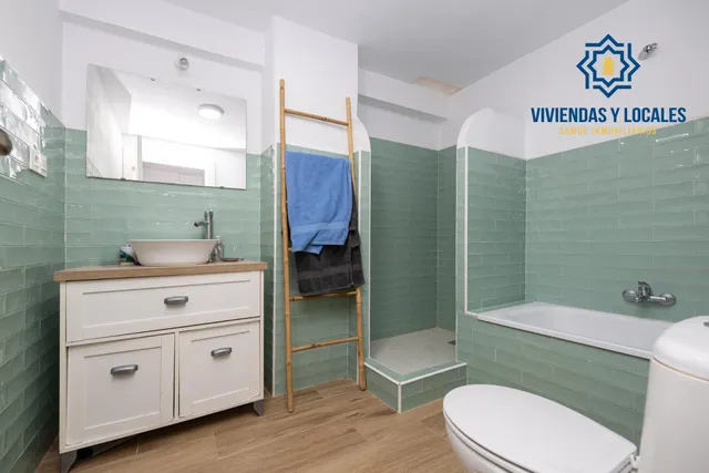 ¡Tu hogar soñado te espera en esta espectacular casa reformada! — 26