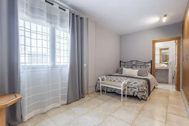 Chalet independiente con pozo propio y placas solares — 15