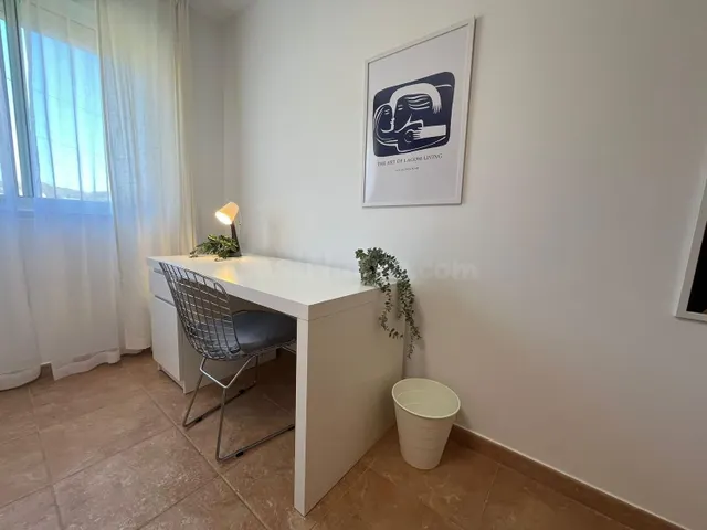 Se alquila habitación con baño privado en C/ Rosa García Ascot 550€- 1 de Noviembre — 4