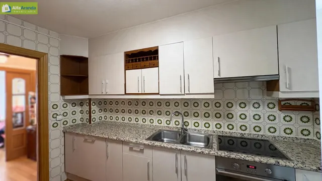 PISO REFORMADO 4 DORMITORIOS Y PLAZA DE GARAJE INCLUIDA — 24