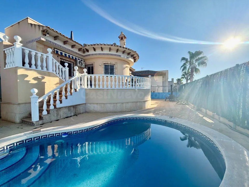 Espectacular villa independiente con piscina privada