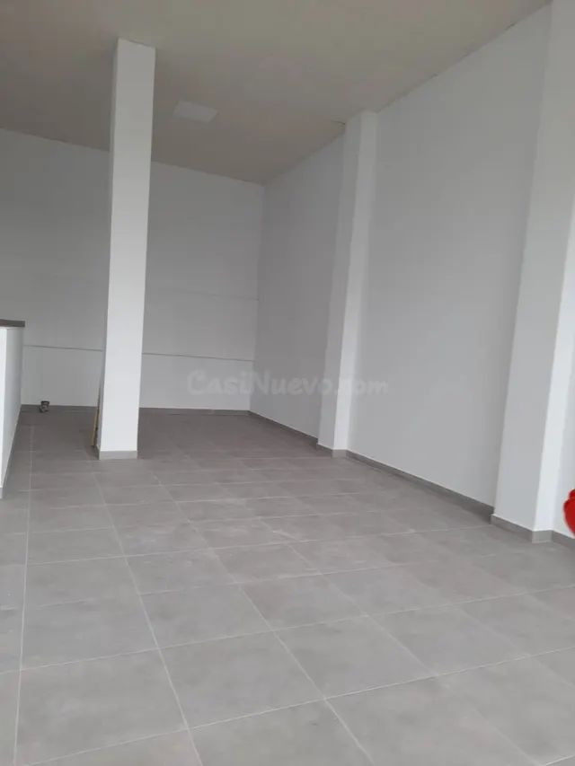 Se vende local diáfano en R 66 con gran escaparate - foto 5