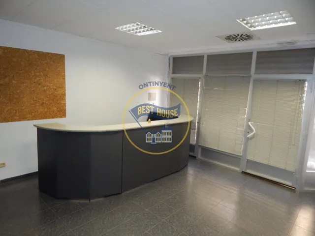 LOTE DE TRES LOCALES EN EL LLOMBO — 20