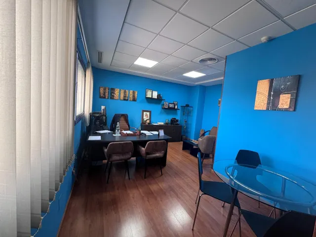 Oficina en venta en Zona Oeste — 10