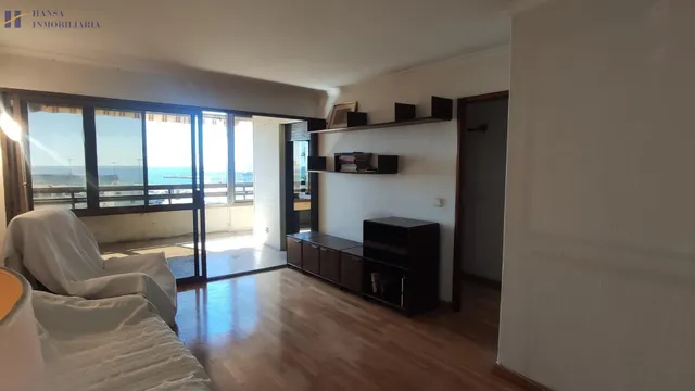 AMPLIO PISO EN VENTA CON VISTAS AL MAR Y UBICACIÓN PRIVILEGIADA EN ALICANTE — 2