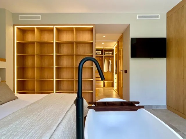 Espectacular vivienda reformada con jardín privado en Palm Beach, Marbella — 42