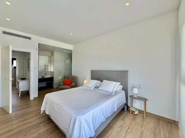 elegante villa con vistas parciales al mar. — 8