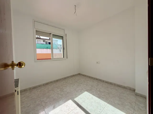 ¡EN EXCLUSIVA! Planta baja de 4 habitaciones con una espectacular terraza de casi 300 m2 en el centro de Montornès del Vallès. — 25