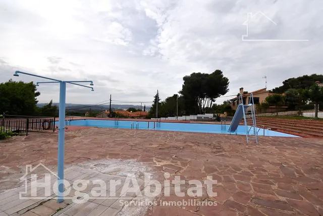 CHALET SEMINUEVO CON GARAJE, PISCINA Y AMPLIA PARCELA — 8