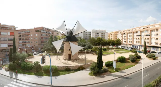 ÁTICO CON GRAN TERRAZA, PISCINA Y GARAJE CERCA DEL CENTRO DE TORREVIEJA — 14