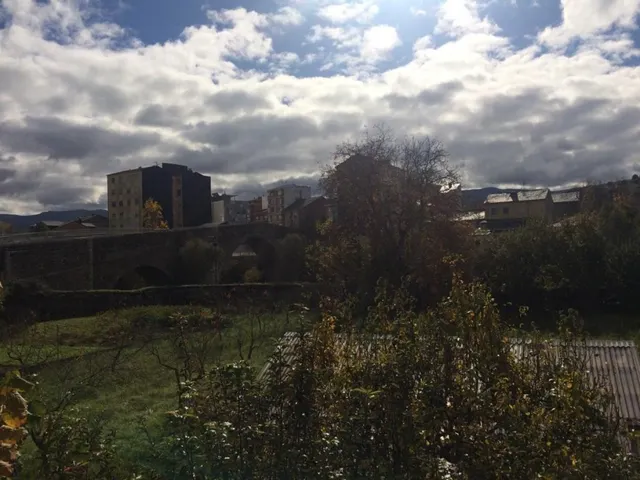 SE VENDE SOLAR CON EDIFICIO — 8
