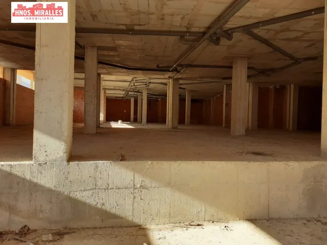 LOCAL EN BRUTO EN LOS MONTESINOS — 11