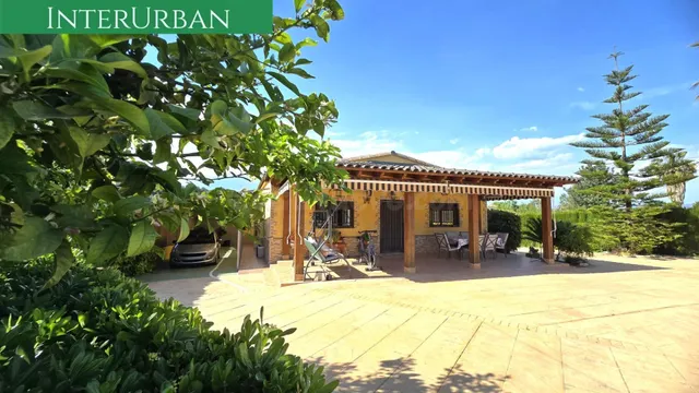 EN EXCLUSIVA - Chalet independiente en La Rodana con gran pa