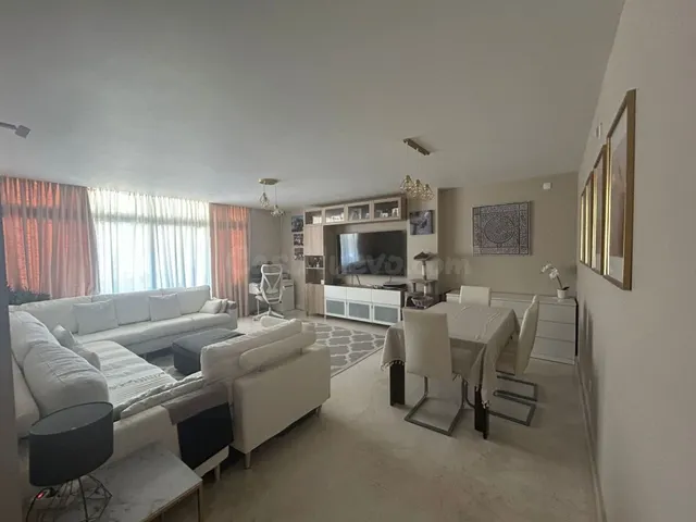 IMPRESIONANTE PISO EN LA EXCLUSIVA COSTA DE MANILVA A SOLO M