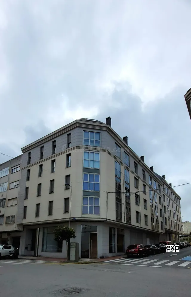 Piso con vistas al mar, garaje y trastero en Rosalía de Cast