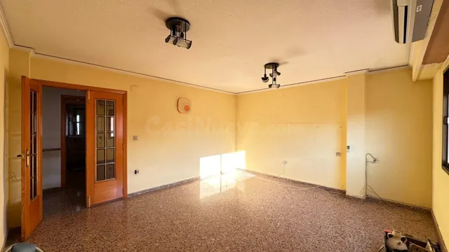 PISO EN VENTA EN CARLET – AMPLITUD, COMODIDAD Y EXCELENTE UB - foto 4