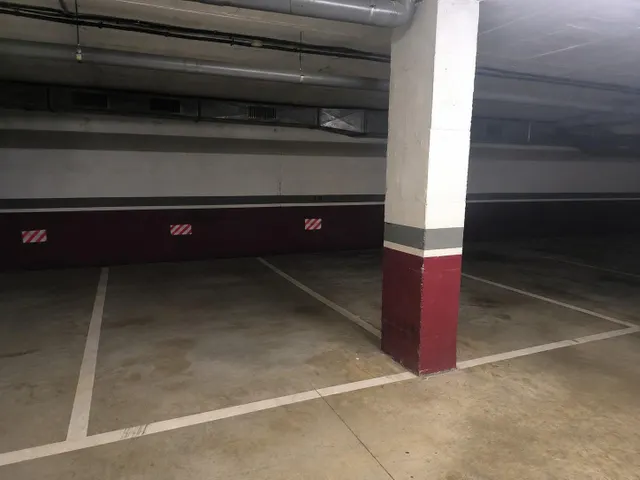 PISO CON PARQUING Y TRASTERO EN VENTA — 21