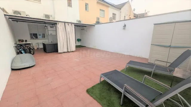 Chalet adosado en venta en Coria del Río - foto 3