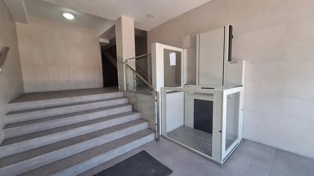 ¡¡ PISO EN AVENIDA DE CARLOS III CON PARKING Y ASCENSOR PARA REFORMAR!! — 21