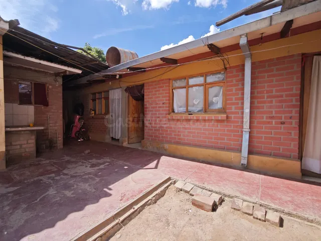 $us 100.000 Casa como lote en la zona de Capacachi - foto 2