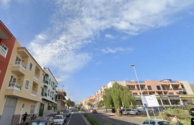 San Isidro. Piso 3 habitaciones, 2 baños, balcon, cocina ind