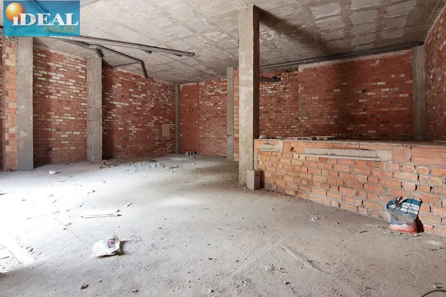 A5981J6. Local calle principal de Armilla,buena fachada .Se vende sin arreglar. — 7