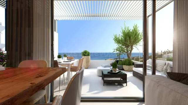 Vivir el lujo junto al mar: apartamento de alto standing en 