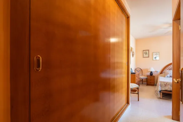 Casa en Riumar con parcela de 600 m2, piscina, garaje, jardín y parking para dos coches — 18