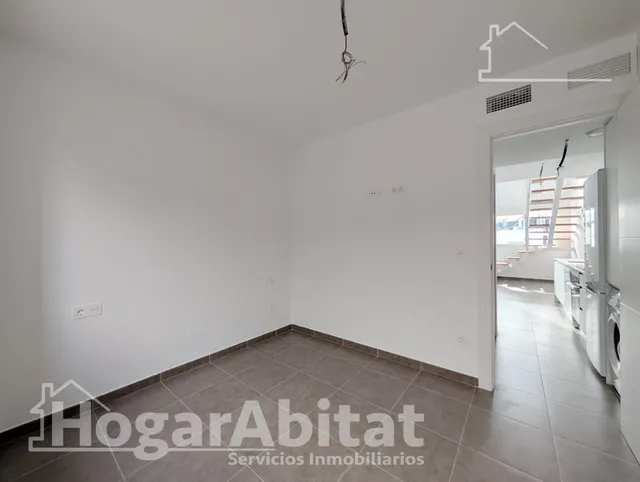 Estrena estilo de vida en este moderno adosado con gran porche, terraza, patio y piscina comunitaria — 14