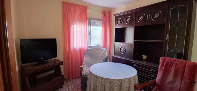 AMPLIA VIVIENDA DE 4 DORMITORIOS Y 2 BAÑOS. MEJOR PRECIO DE ZONA — 13