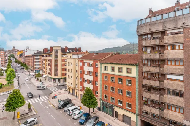 Amplio piso de tres habitaciones y dos baños en Avenida Torr - foto 2