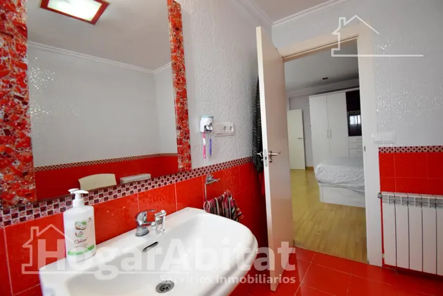 Extraordinaria amplitud en este luminoso primer piso con terrazas y trastero — 34