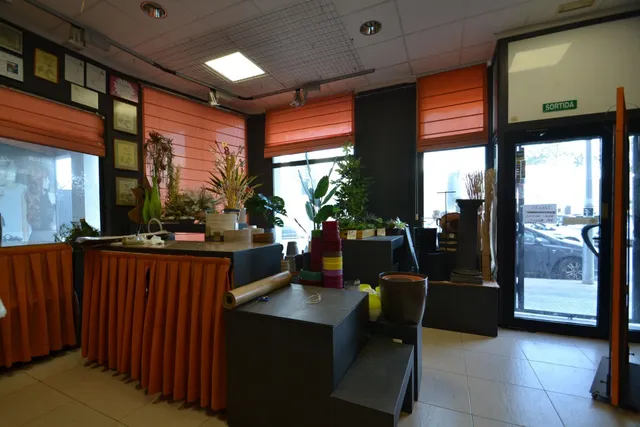 Local comercial 64m² en venta - Centre — 10