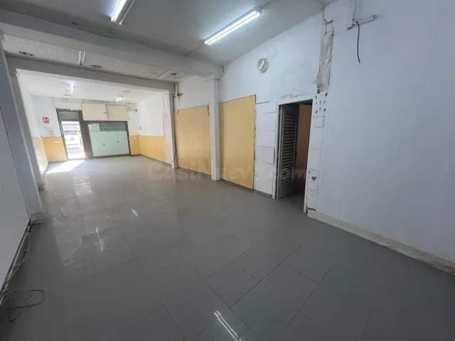 Local comercial en alquiler en la Plaça de les Fonts – Casc  - foto 5