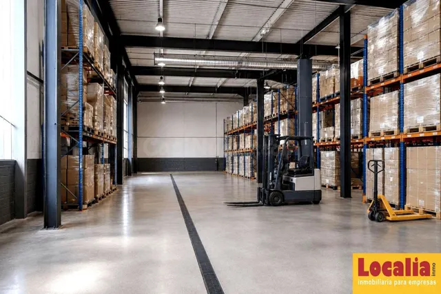 NAVE CON CAMPA PARA ALMACÉN, LOGÍSTICA Y USOS COMERCIALES - foto 2