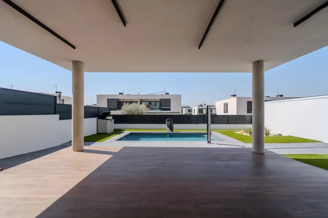 Chalet Pareado de Diseño Vanguardista con Piscina y Máxima Eficiencia Energética en El Bosque — 48