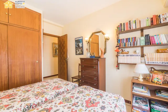 Apartamento en venta en primera línea de playa en Los Arenales del Sol, la propiedad está afectada por la Ley de Costas — 33