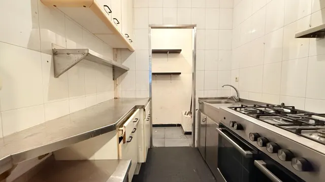 LOCAL COMERCIAL CON LICENCIA DE CAFETERÍA EN O COUTO — 3