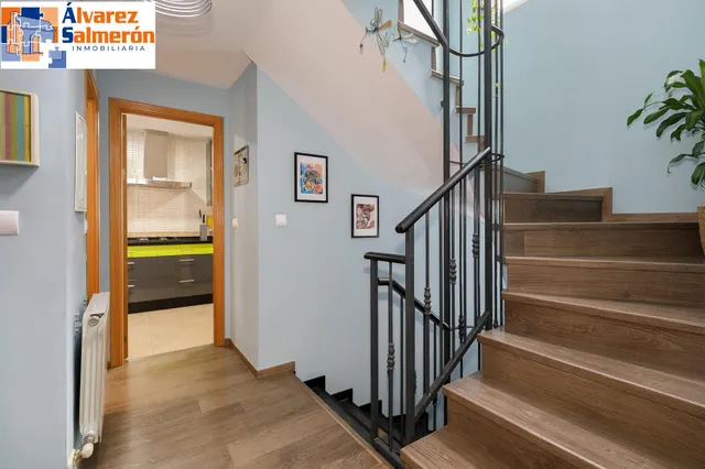 ¡Tu nuevo hogar te espera en Churriana de la Vega! Casa adosada con patio, garaje y futura parada de metro a pocos pasos. — 9