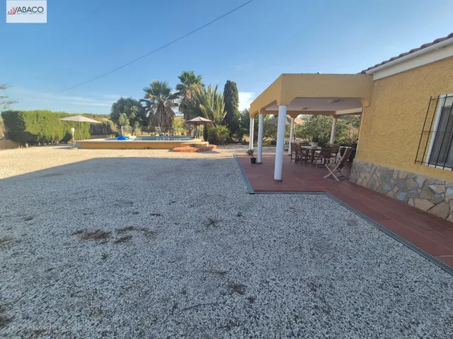 Chalet en terreno urbano — 37