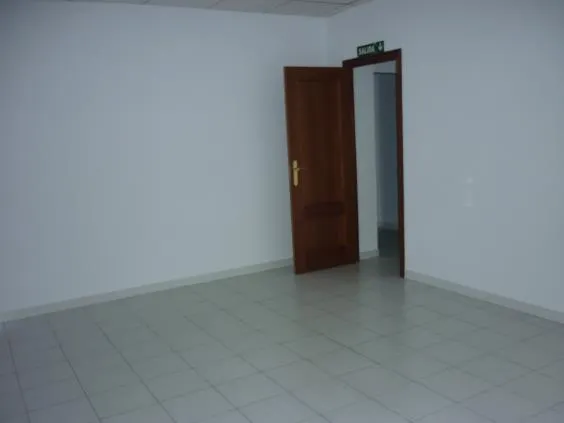 OFICINA EN EL CENTRO DE 4 DESPACHOS — 6
