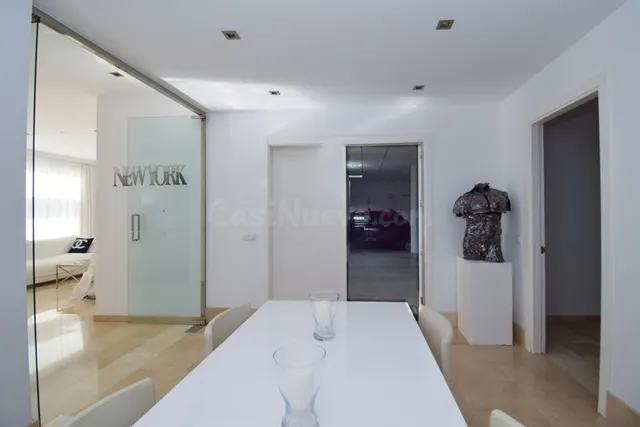Casa con piscina y garaje en Muro - foto 4