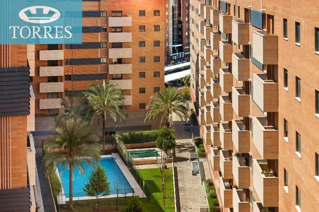 PISO CON TERRAZA, PISCINA, GARAJE Y TRASTERO EN VIALIA — 28