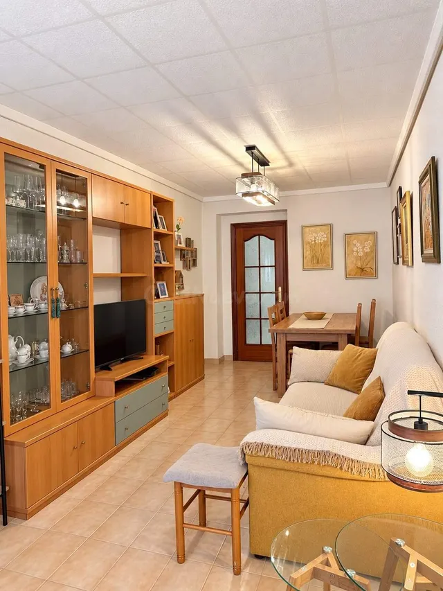 Vivienda amplia de 4 dormitorios cerca de la avenida Padre Esplá. — 2