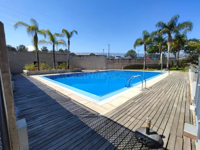 SE ALQUILA LOFT CON GARAJE Y PISCINA EN COMPLEJO PRIVADO CON