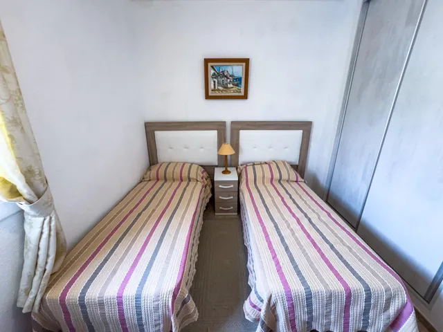 Encantador adosado de 2 plantas en Nueva Torrevieja — 2 dormitorios, 2 baños, gran patio y piscina comunitaria — 34