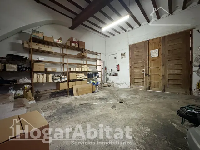 Espaciosa casa con local comercial y garaje en el centro — 42